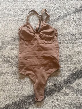 SKIMS Nude/Tan Shaping Bodysuit